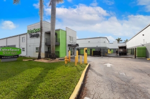 Extra Space Storage - 1066 - Miami - NW 12th St