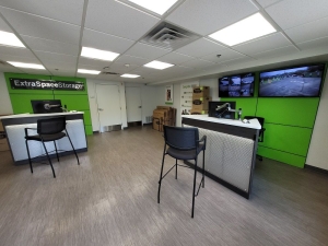 Extra Space Storage - 1028 - Ashland - Waverly St - Photo 3