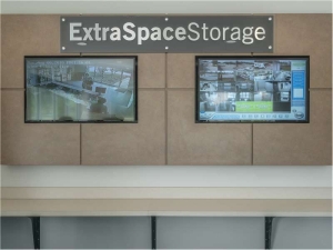 Extra Space Storage - 8803 - Glen Ellyn - Main Street - Photo 7