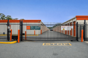 Public Storage - Orlando - 903 S Semoran Blvd - Photo 4