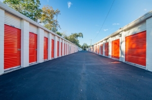 Public Storage - Tampa - 8421 W Hillsborough Ave - Photo 2