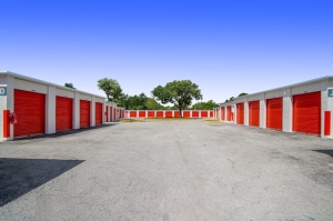 Public Storage - Plantation - 911 S State Road 7 - Photo 2