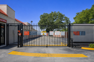 Public Storage - Plantation - 911 S State Road 7 - Photo 4