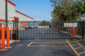 Public Storage - Orlando - 2275 N Semoran Blvd - Photo 4