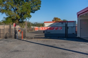 Public Storage - Clearwater - 16079 US Hwy 19 North - Photo 4