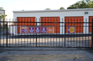 Public Storage - Jacksonville - 8523 Baymeadows Road - Photo 4