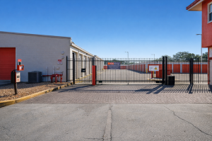 Public Storage - Brandon - 1007 E Brandon Blvd - Photo 4