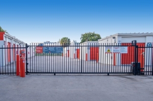 Public Storage - Miami - 18450 NE 5th Ave - Photo 4