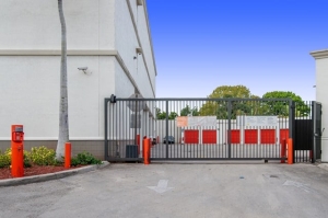 Public Storage - Hollywood - 9495 Sheridan Street - Photo 4