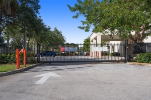 Public Storage - Pembroke Pines - 14625 NW 20th St - Photo 4
