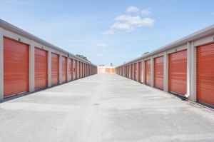 Public Storage - Orlando - 250 N Goldenrod Rd - Photo 2