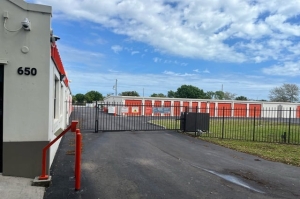 Public Storage - Vero Beach - 650 4th St - Photo 4