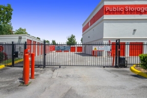 Public Storage - Weston - 2715 S Commerce Pkwy - Photo 4