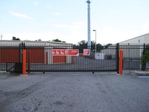 Public Storage - Tampa - 8354 W Hillsborough Ave - Photo 2