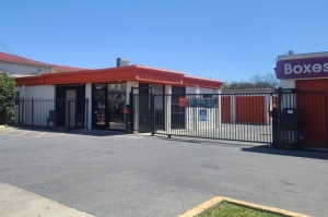 Public Storage - San Antonio - 6014 NW Loop 410 - Photo 4