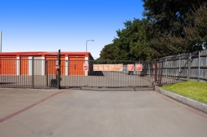 Public Storage - Irving - 1205 North Loop 12 - Photo 4