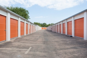 Public Storage - Austin - 10100 North I-35 - Photo 2