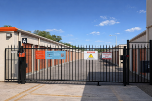 Public Storage - San Antonio - 555 W Sunset Road - Photo 4