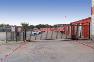 Public Storage - Fort Worth - 1048 E Seminary Drive - Photo 4