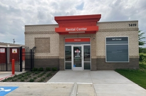 Public Storage - Lewisville - 1419 S. Stemmons Fwy