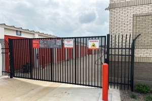 Public Storage - Lewisville - 1419 S. Stemmons Fwy - Photo 4