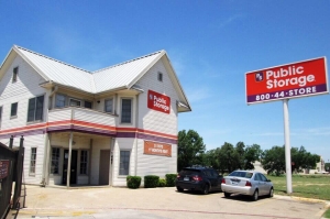 Public Storage - Fort Worth - 1001 W Beach Street - Photo 1