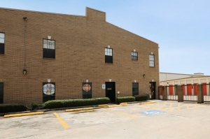 Public Storage - Houston - 4341 Southwest Freeway Picture of Public Storage - Houston - 4341 Southwest Freeway