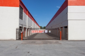 Public Storage - Houston - 9030 North Freeway Picture of Public Storage - Houston - 9030 North Freeway