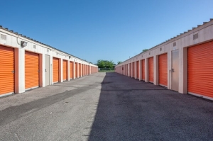 Public Storage - Houston - 9030 North Freeway - Photo 2