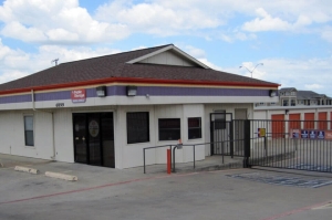 Public Storage - Fort Worth - 6899 Granbury Road - Photo 1