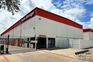 Public Storage - Dallas - 2105 Winsted Drive - Photo 1