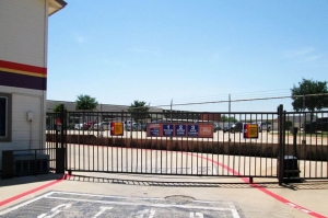 Public Storage - Hurst - 1147 West Hurst Blvd - Photo 4