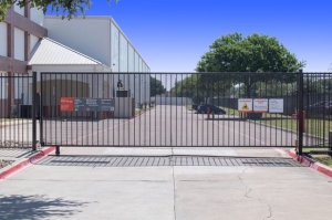 Public Storage - Plano - 2200 K Ave - Photo 4