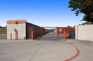 Public Storage - Fort Worth - 2377 E Loop 820 S - Photo 4
