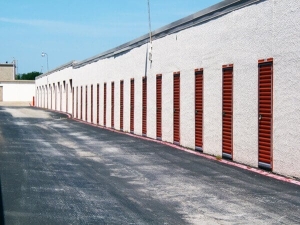 Public Storage - Dallas - 4925 S Cockrell Hill Road - Photo 2