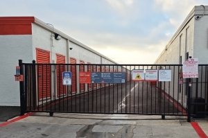 Public Storage - Dallas - 4925 S Cockrell Hill Road - Photo 4