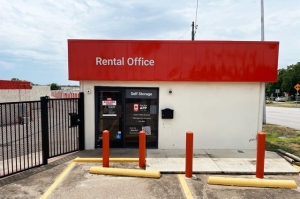 Public Storage - Fort Worth - 4750 Hemphill Street - Photo 1