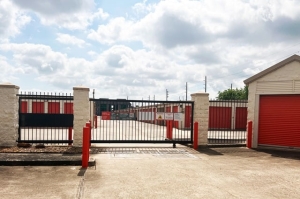 Public Storage - Houston - 7901 Highway 6 S - Photo 4