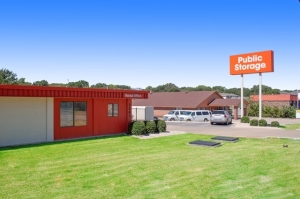 Public Storage - Irving - 3501 Country Club Road North - Photo 1