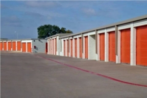 Public Storage - Lewisville - 601 North Stemmons Freeway - Photo 2