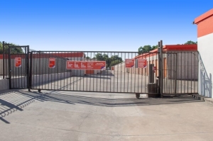 Public Storage - Garland - 1822 West Kingsley Road - Photo 4