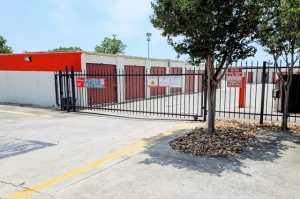 Public Storage - San Antonio - 7106 Bandera Road - Photo 4