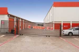 Public Storage - Dallas - 9110 Markville Drive - Photo 4