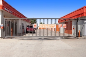 Public Storage - Garland - 321 East Buckingham Road - Photo 4