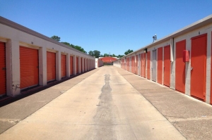 Public Storage - Houston - 2510 Cypress Creek Pkwy - Photo 2