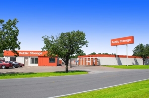 Public Storage - Irving - 1520 W Irving Blvd - Photo 1