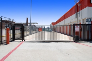 Public Storage - Dallas - 3550 West Mockingbird Lane - Photo 4