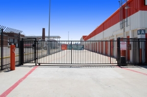 Public Storage - Dallas - 3550 West Mockingbird Lane - Photo 4