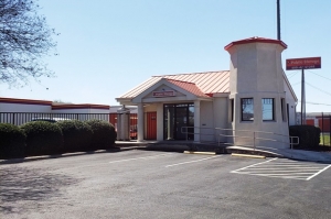 Public Storage - San Antonio - 10652 N Interstate Highway 35 Picture of Public Storage - San Antonio - 10652 N Interstate Highway 35