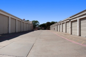 Public Storage - Irving - 7500 N MacArthur Blvd - Photo 2